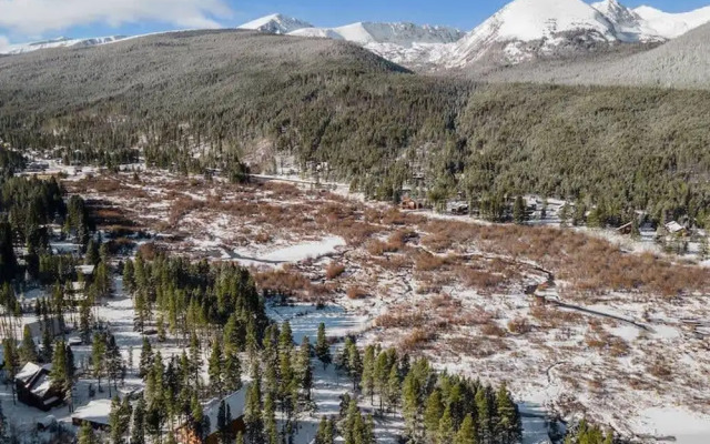 Private Luxurious Cabin w spa Near Breckenridge
