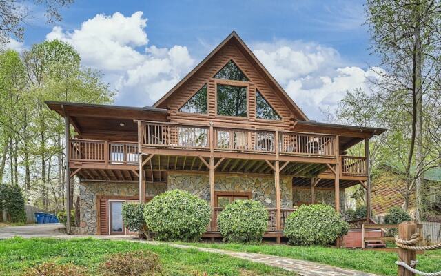 Lakeside Lodge by Avantstay Hot Tub + Dock