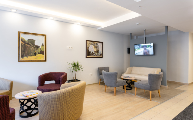 A Hotels & Suites