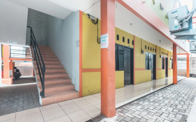 OYO Living 1756 Amira Guest House