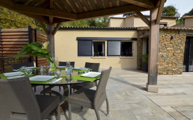 Villa piscine à débordement panorama