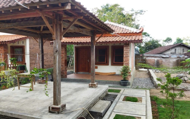 Borobudur Kampung Homestay - Intoyo
