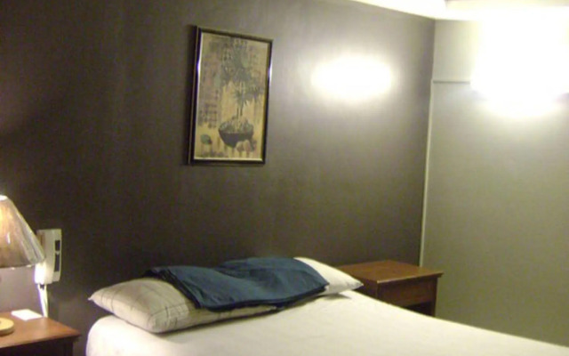 Metro Room Budget Hotel