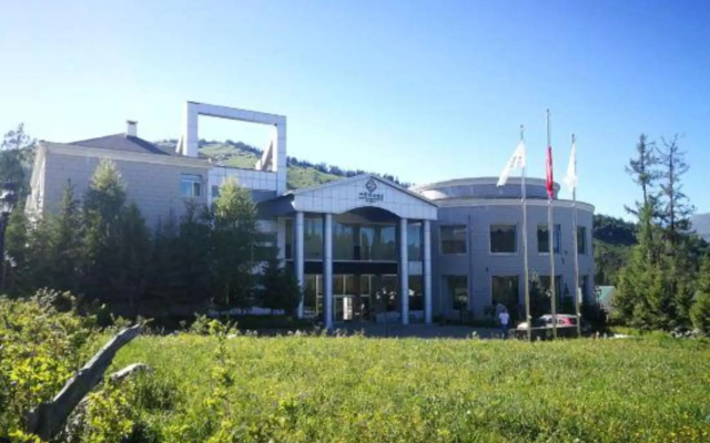 The Four Seasons Amusement Hotel Kanas