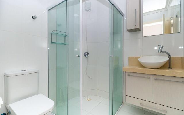 Aluguel Cobertura 4 suítes Vista Mar Jacuzzi Bombas SC