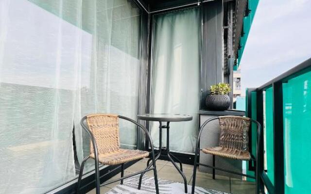 White Pearl Studio with parking in Holešovice