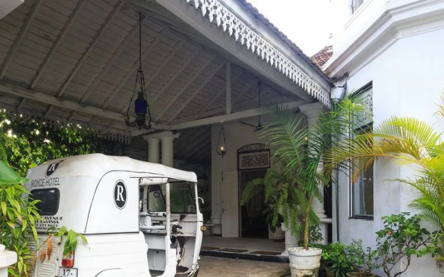 Royce Hotel