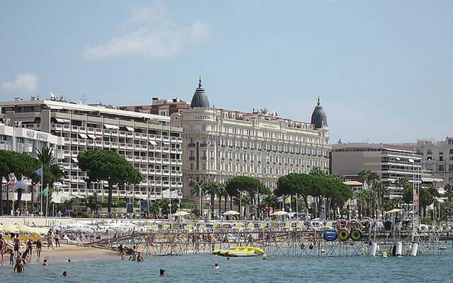 Opulent Villa in Le muy with Swimming Pool