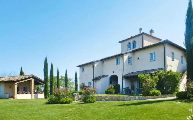Apartment in Tuscany With Golf Course