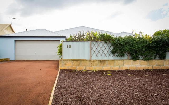 Pool & Putt Paradise