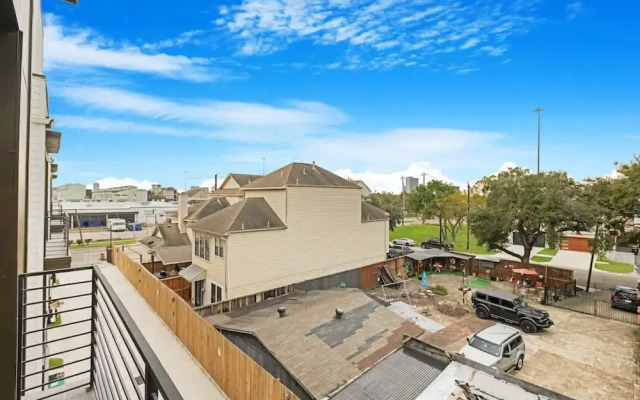 Newly Built Modern 3 Bedroom Houston Home