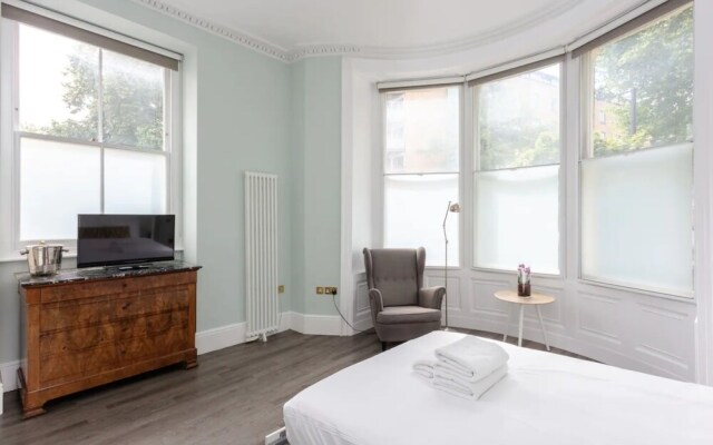 Chic, Newly Renovated Studio Apartment in Angel