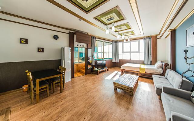 Yeosu White Village Pension