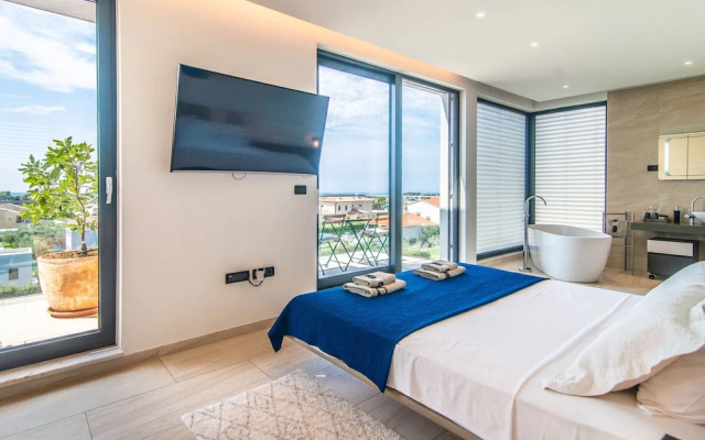 Luxury Villa With Pool and sea View