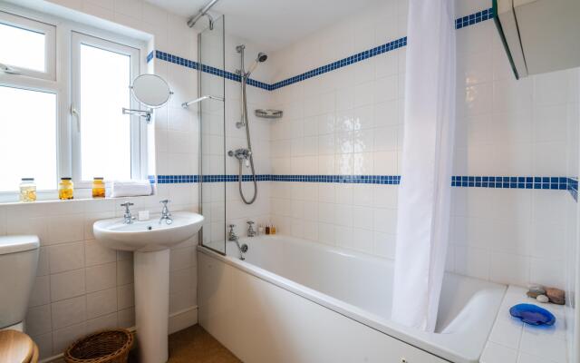 Traditional Fulham Home Close to the River Thames by Underthedoormat