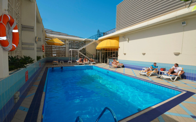 Copthorne Downtown Abu Dhabi Hotel