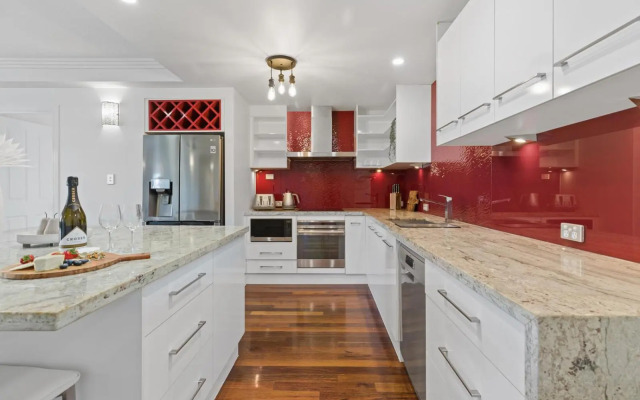 Stunning Costal 3 Bedroom Apartment In Cairns Cbd