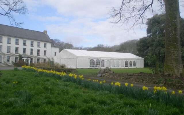 Cuffern Manor