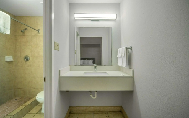 Motel 6 San Antonio, TX – I-35 North Corridor