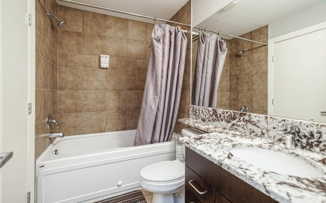Beautiful 1bd Condo Patio Gym Parking Location