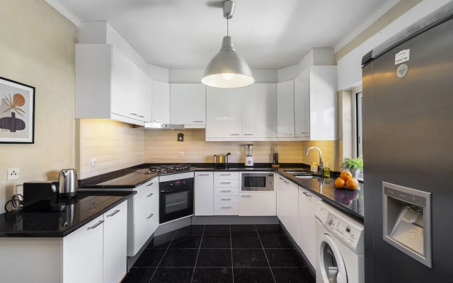 Stylish Sunny Penthouse Near Cascais Center & Greenspace