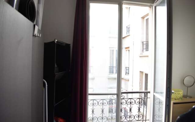 Parisian 1 Bedroom Apartment In The 18th