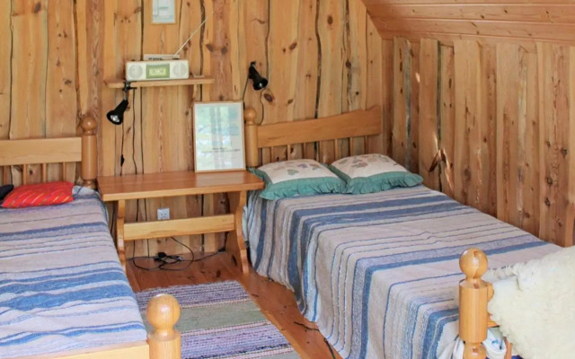 Scenic Lakeside Cottage-by Traum