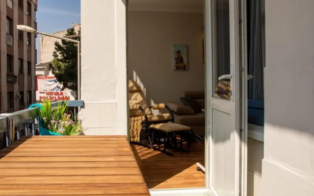 Central Flat With Balcony in Karsiyaka