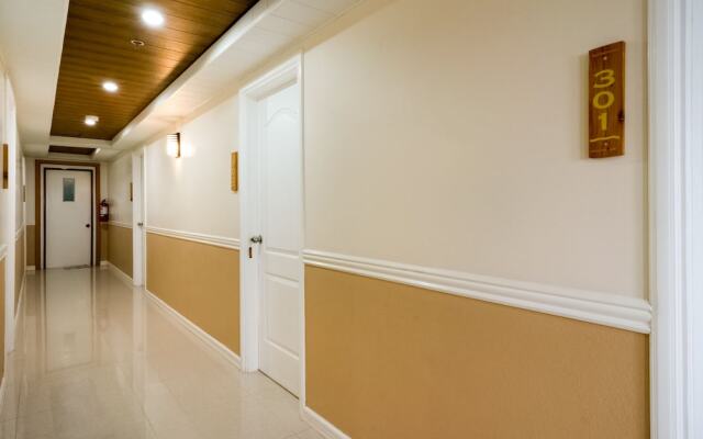 OYO 240 Country Artist Hotel