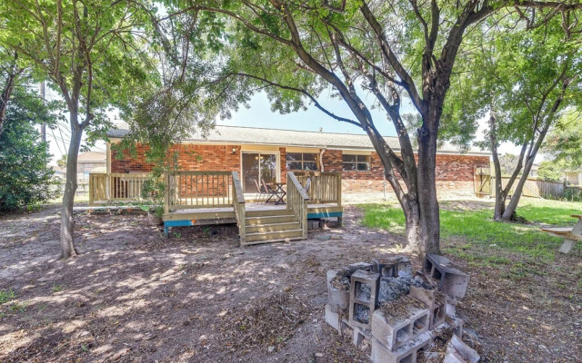 Walk to Beach: Galveston Getaway w/ Deck!