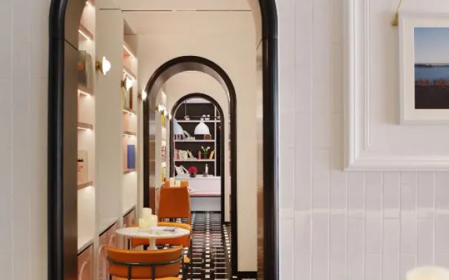 Kunming Sleeping Beauty Garden Pool  Hotel (Dianchi Xishan Scenic Area)