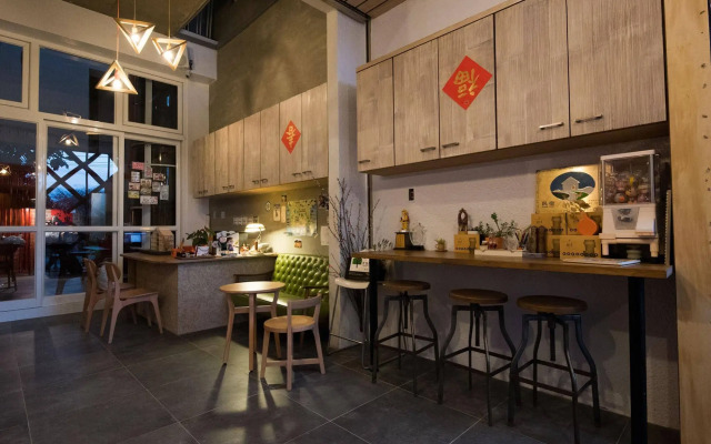 Orange Moon Inn