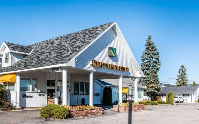 Quality Inn & Suites Mackinaw City Beachfront