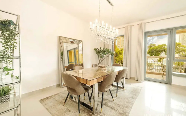 LUX The Downtown Blvd Suite