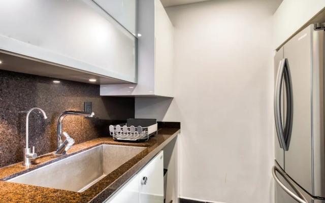Chic PH Haven with rooftop By Tasman