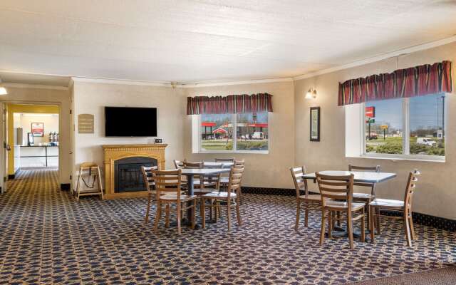 Econo Lodge Darien Lakes