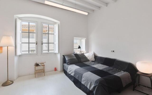 Modest Holiday Home in Avignon next to the City Centre