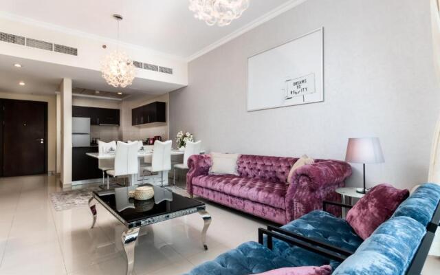 Quintessential Quarters - Breathtaking 29th Floor Views