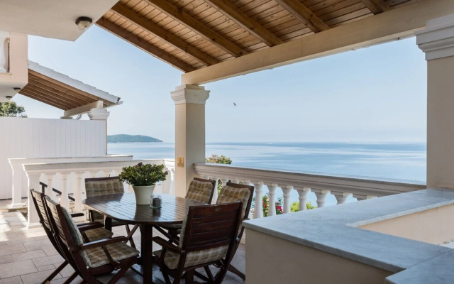 Four-Bedroom Villa Alexandros