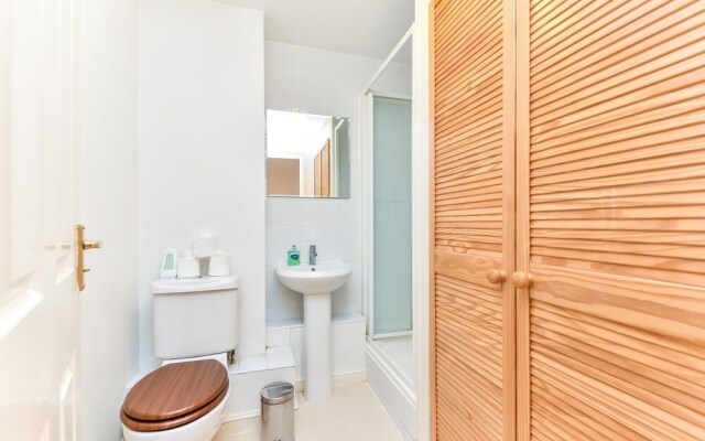 Superb Two Bedroom Flat By The Water - Great Views