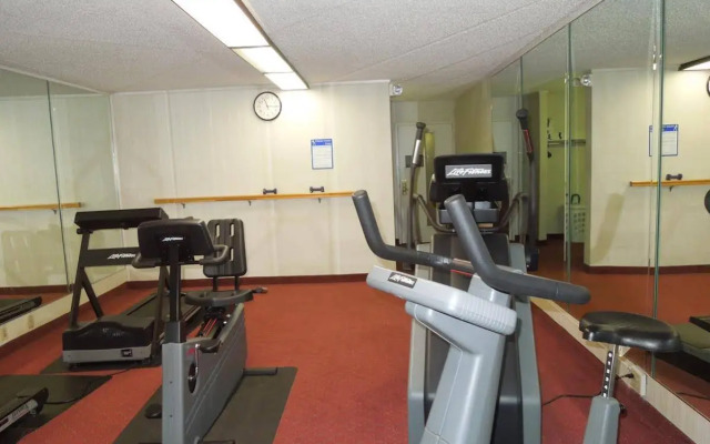 Days Inn & Suites by Wyndham Elyria