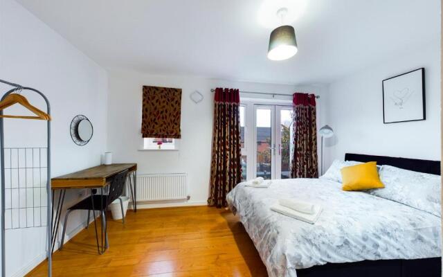 Cheerful 5-BDR/3-BATH House w/ Free Parking