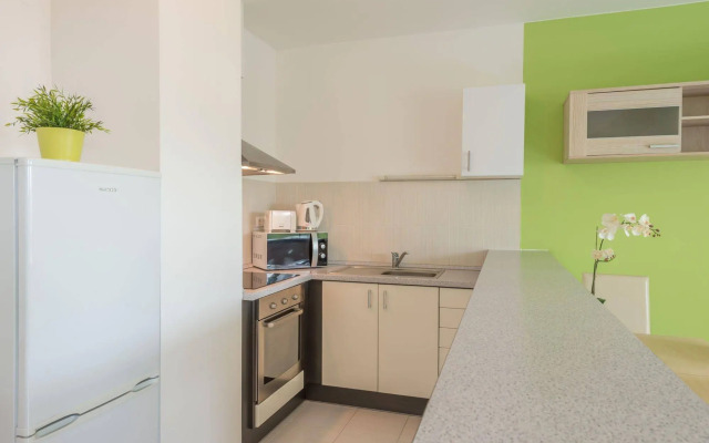 Corvin Plaza Apartments and Suites