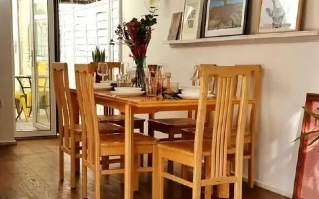 Stylish 3 Bedroom Townhouse in Brockley With Large Garden
