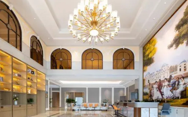 Vienna Hotel (Zhangye Gaotie West Railway Station Dafo Temple)