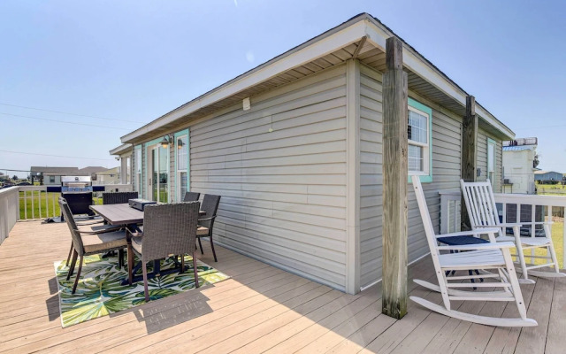 Walk to Beach: Charming Home w/ Deck in Galveston