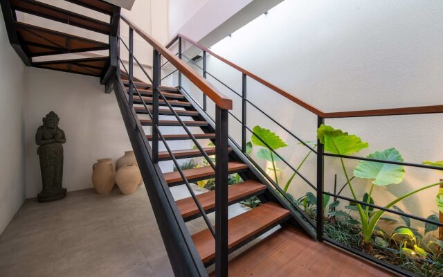 4BR Luxury Modern Contemporary Villa in Canggu