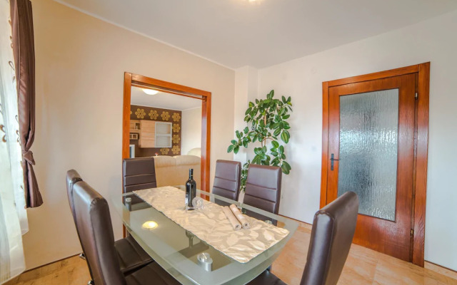 Apartment Maružini 76