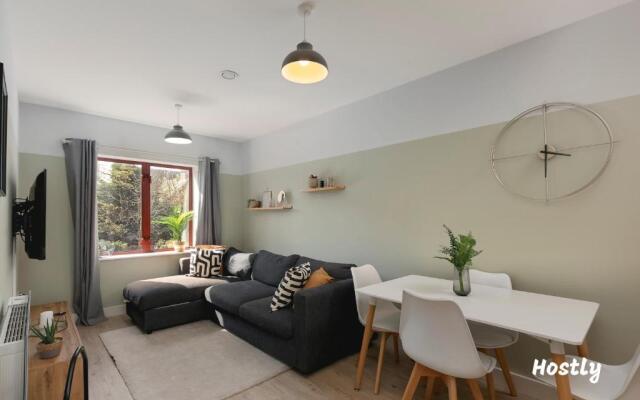 Wesley Gate Apartments - Building 3, by Hostly