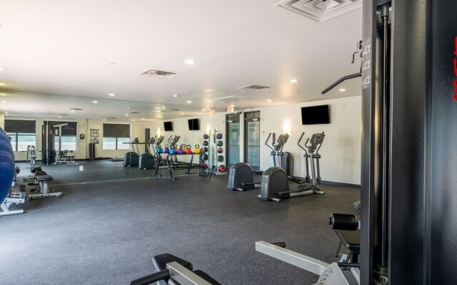 Executive Suite With Pool & Gym